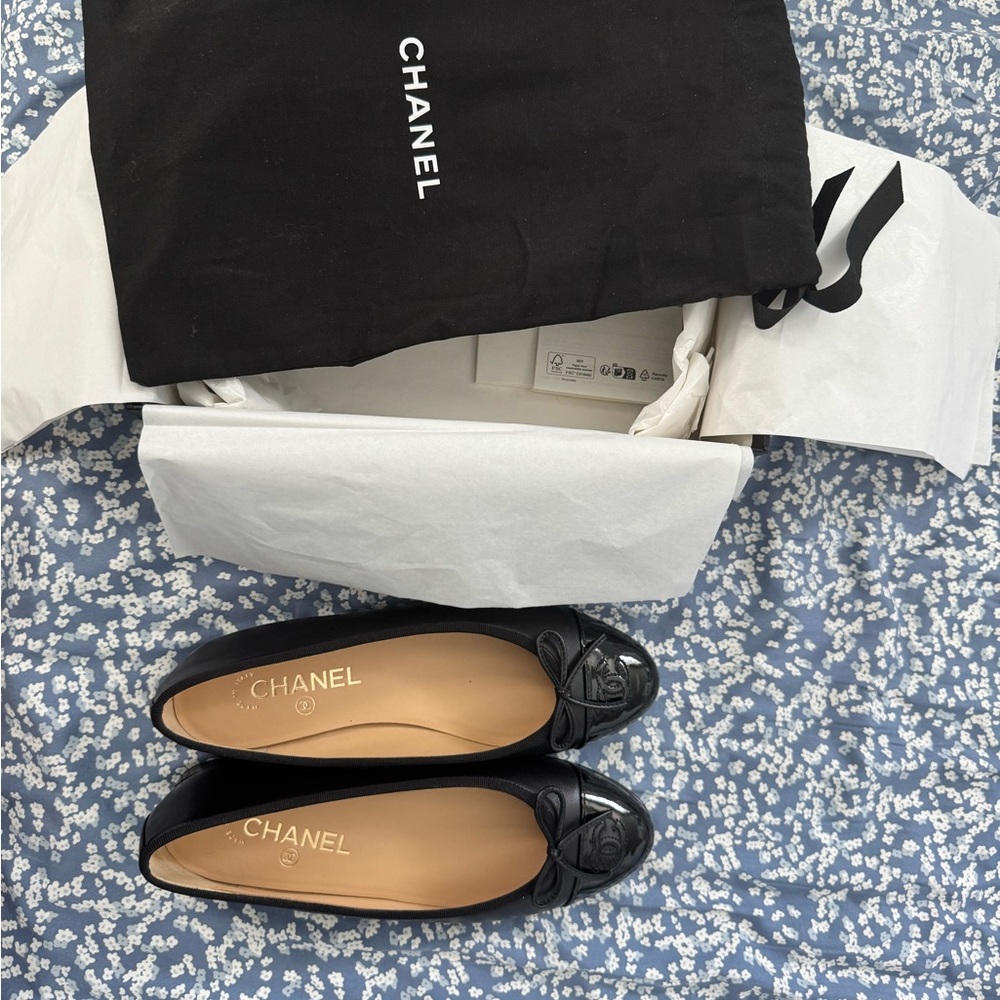 CHANEL Black Patent Cap-Toe Flats - Picture 10 of 11